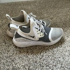 Women’s Nike LunarCharge Essential Running Shoe